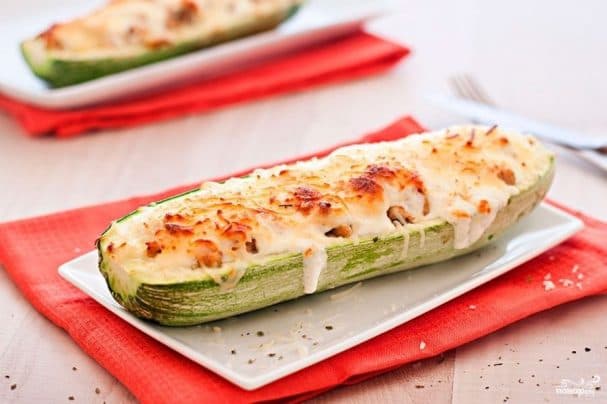 Кабачкі, фаршыраваныя курыцай
