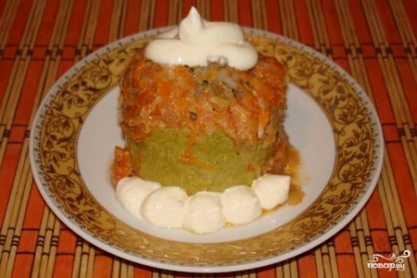 Zucchini with meat and rice stuffing