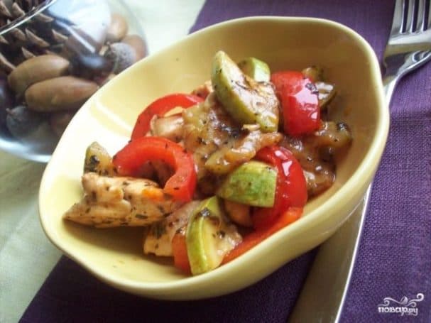 Кабачки с куриным филе