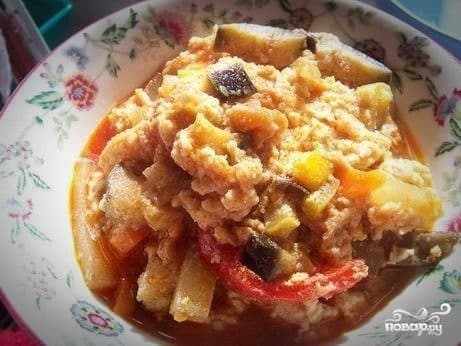 Zucchini stewed with minced meat