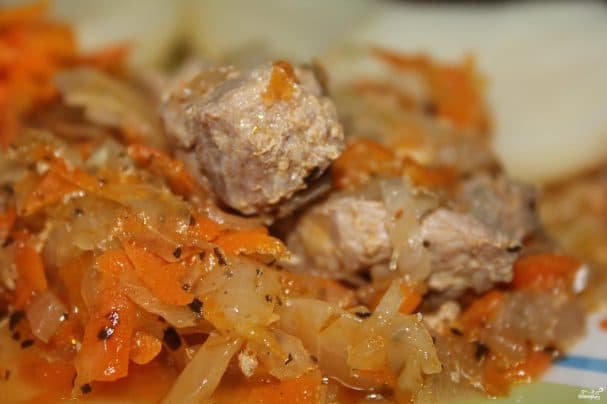 Капуста з мясам у мультыварцы