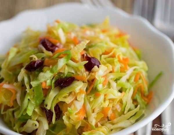 Капустный салат с клюквой