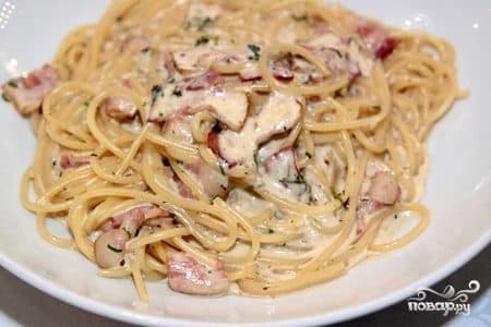 Carbonara with mushrooms