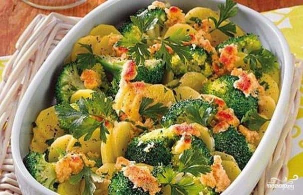 Potatoes with broccoli