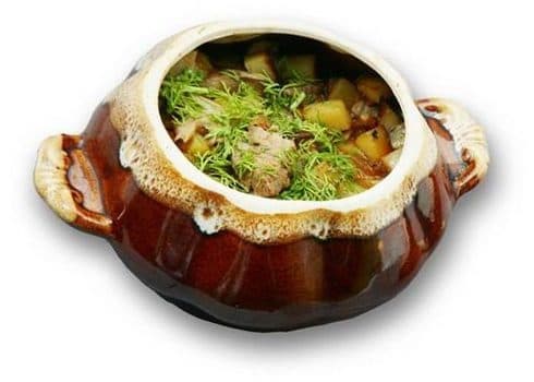 Potatoes with chicken in clay pots