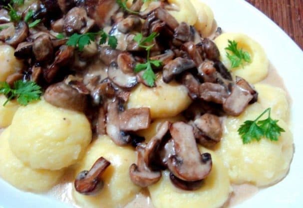 Potatoes with mushrooms in the microwave