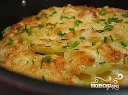 Potatoes with cheese in the microwave