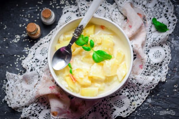 Potatoes with sour cream and garlic