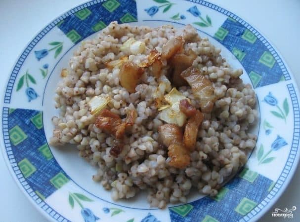 Porridge with cracklings