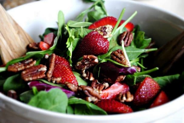 Strawberry spinach salad
