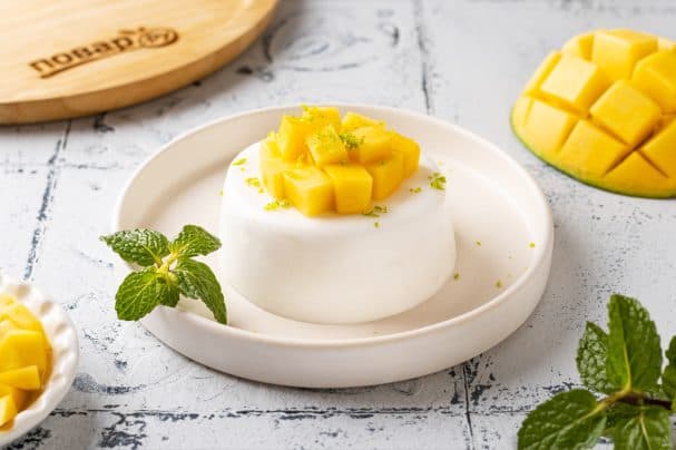 Coconut panna cotta with mango