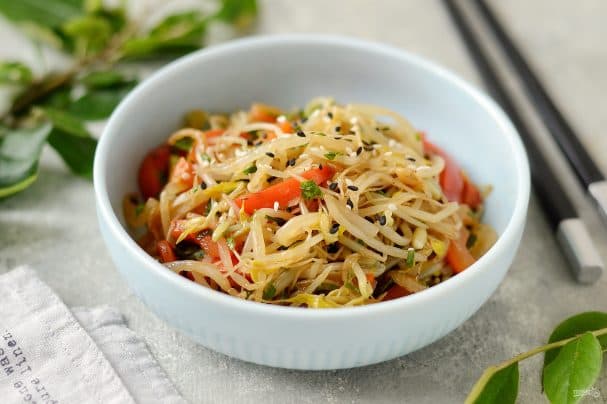 Korean-style mung bean salad