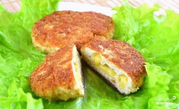 Cheese-stuffed meat patties