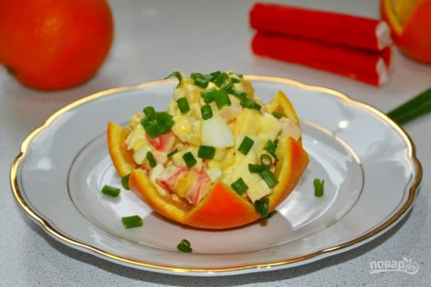 Крабовый салат с апельсином