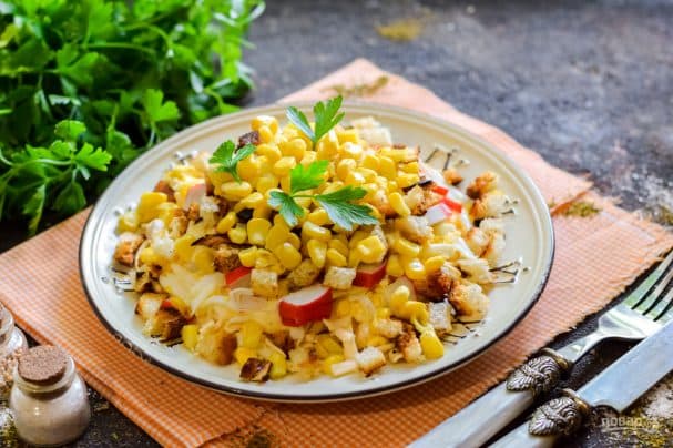 Crab salad with croutons