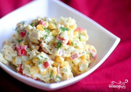 Крабавы салат з кукурузай