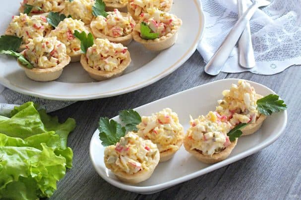 Crab salad in tartlets
