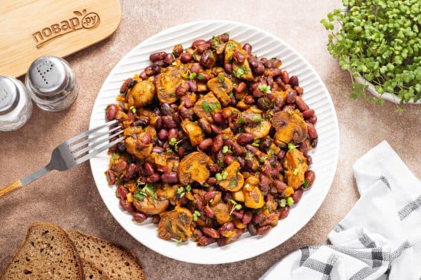 Red beans with mushrooms
