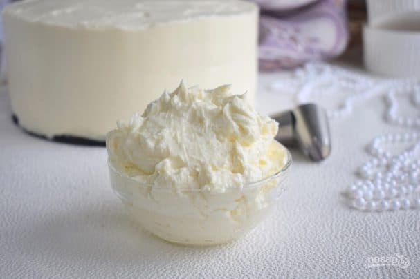 Cream for leveling cake