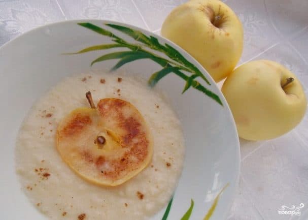 Apple cream with sour cream