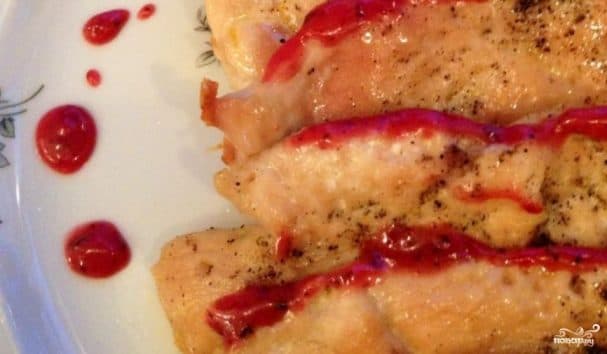 Курка з клюквеним соусом