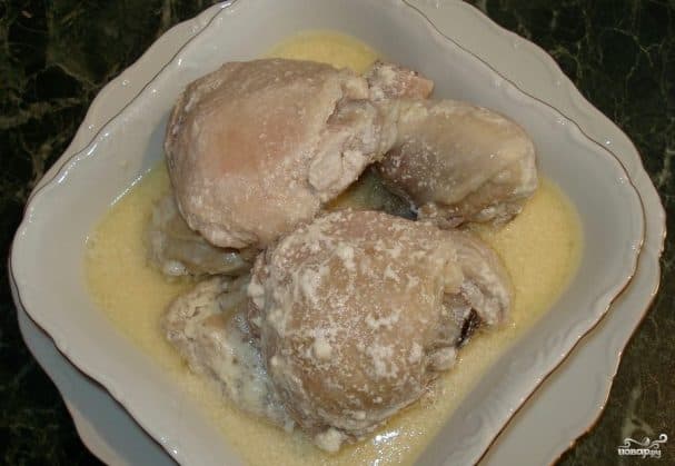 Chicken in a multiview with sour cream