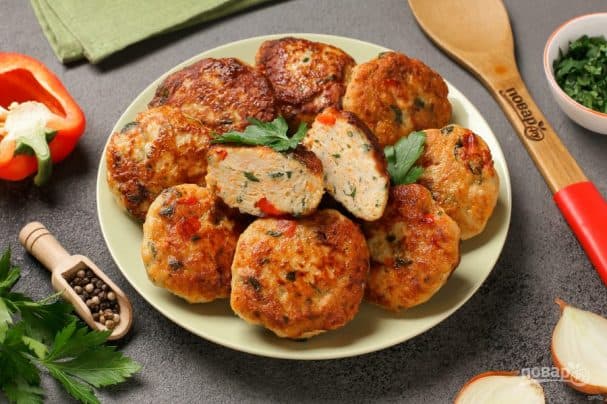Курячі котлети з овочами