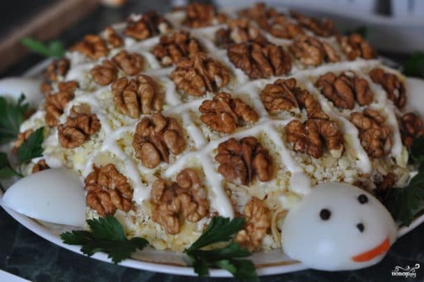 Курыны салат з грецкімі арэхамі