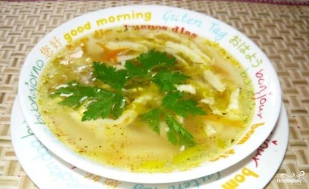 Chicken soup with omelette