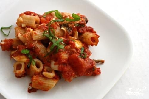 Noodles with tomatoes