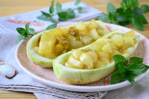 Човны з кабачкоў з дыняй