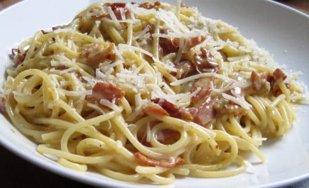 Pasta with bacon and cream