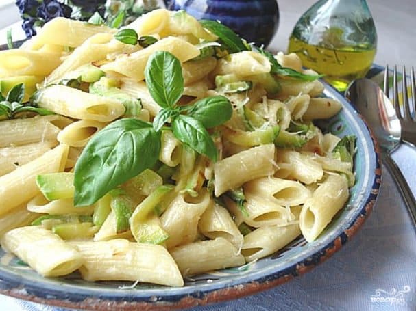 Pasta with zucchini