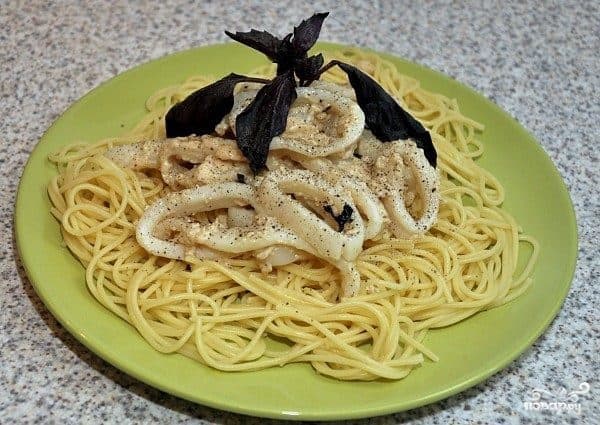 Pasta with squid