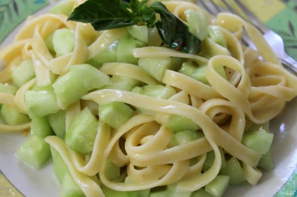 Макароны з агуркамі