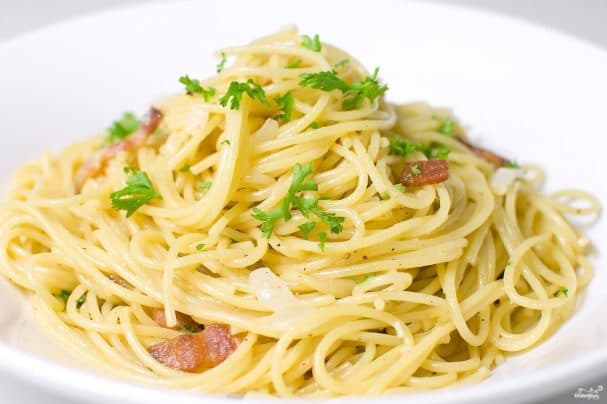 Макароны з яйком і сырам