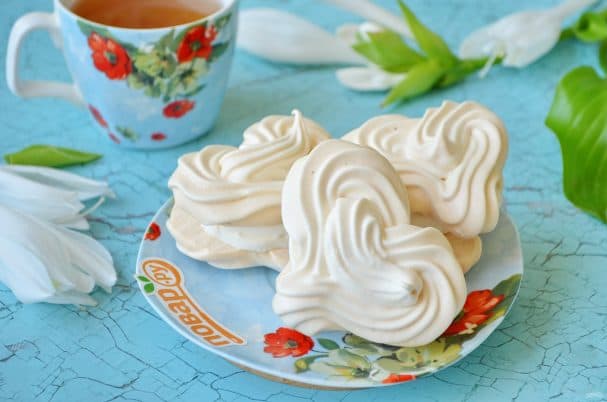 Меренги-сердечки з морозивом