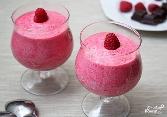 Мус з маліны з манкай
