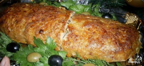 Мясны рулет з макаронамі