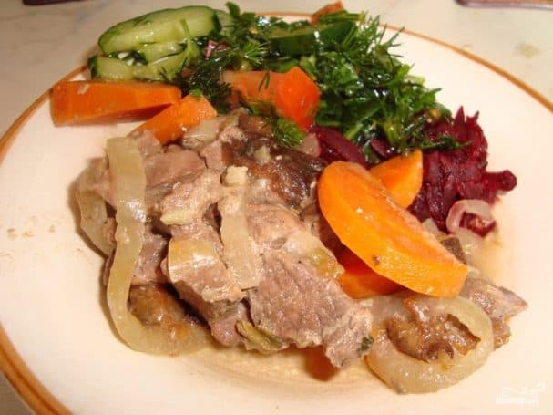 Мясо з чорнаслівам у гаршочках