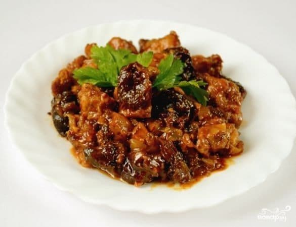 Мясо з чорнаслівам у мультыварцы