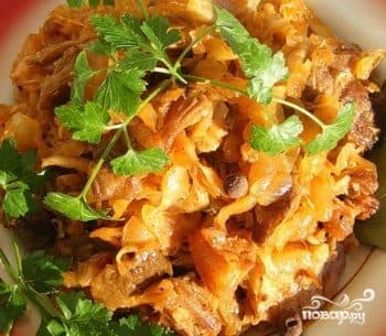Мясо з капустой у гаршочку