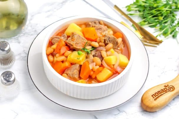 Meat with canned beans