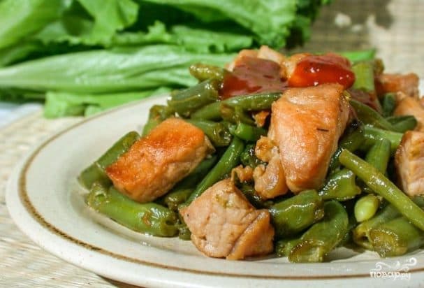 Meat with string beans