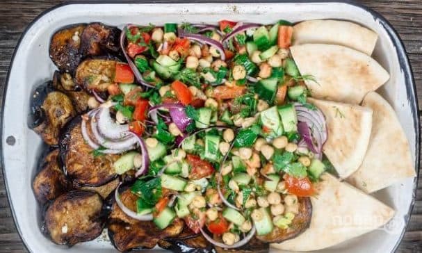Chickpeas with vegetables