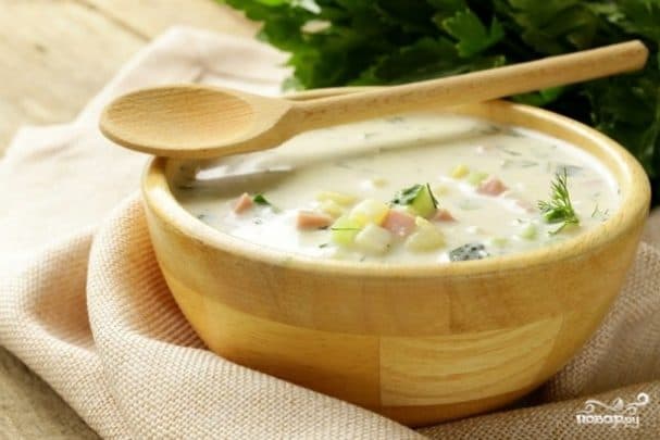 Окрошка на кефірі з ковбасою