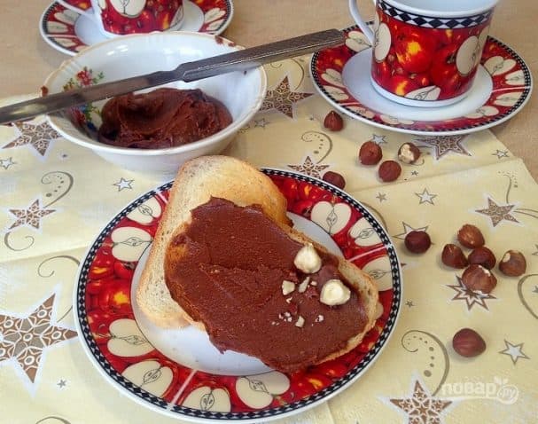 Nut-chocolate paste with cream