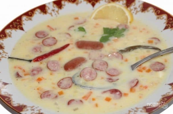 Гострий іспанський суп з ковбасками