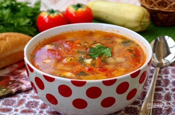 Vegetable soup with zucchini