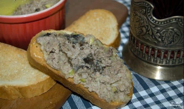 Duck pâté with prunes